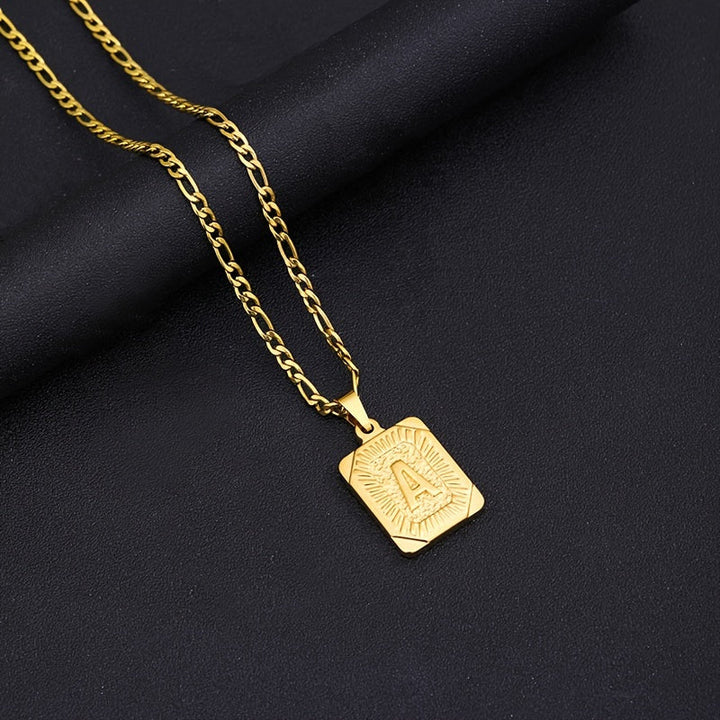 Heren Ketting | Vierkante Initiaal Hanger | Sportief & Verguld | Titaniumstaal – Goudkleurig